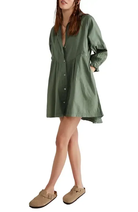 Farebné zvonové šaty s dlhým rukávom