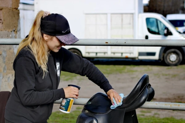 Cleaner – prípravok na čistenie a starostlivosť o kožené jazdecké vybavenie 8