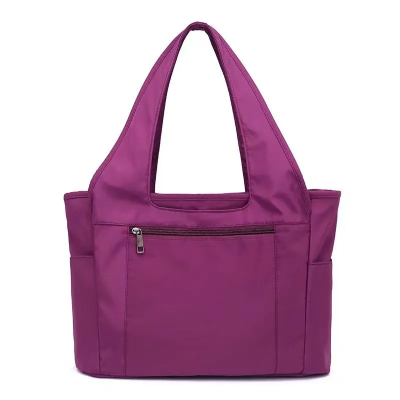 Červené čipkované šaty s dlhým rukávom